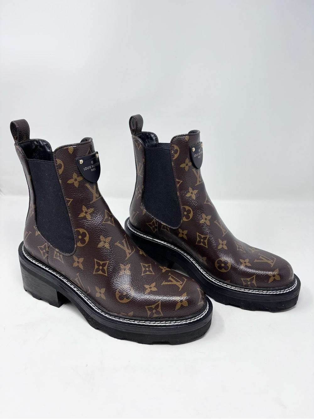 Louis Vuitton Patent Monogram LV Beaubourg Ankle Boots Chelsea Pull On size 38